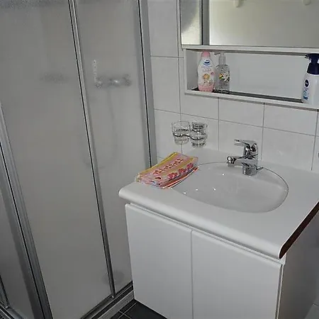 Saanenmoser Sleeps 6 Wifi Apartment
